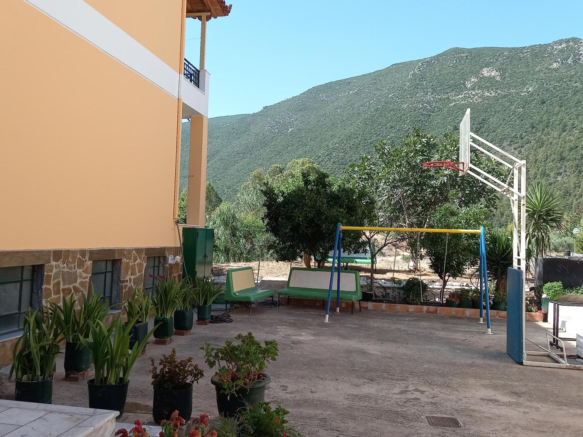 Ξενοδοχείο Κoσταρίνι Λεωνίδιο Εξωτερικό φωτογραφία